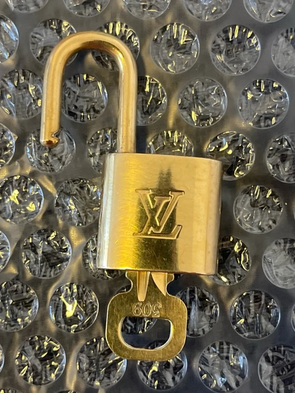 Louis Vuitton Gold Padlock Key (309).